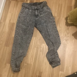 Bagge byxor  - Aldrig använt bara testat och de va inte min stil stolek 36 men passar 38 frakt ingår i priset 