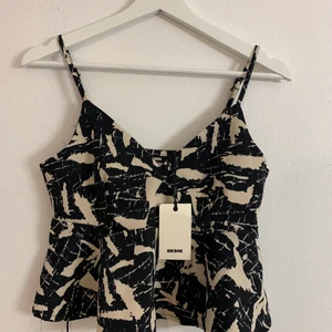 Topp från BIKBOK storlek M  - Helt ny aldrig använd, den är lite kortare modell