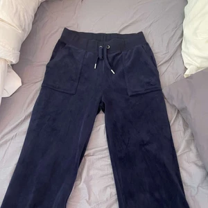 Juicy couture - Säljer mina nästan helt nya juicy couture byxor, kan även tänka mig att byta❤️