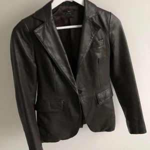 Jacka - Mörkbrun vintage läderjacka i äkta läder, passar till xs-s, från italien