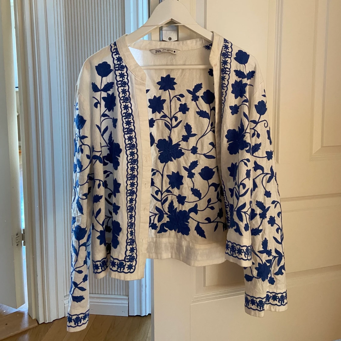 Blus i fint mönster