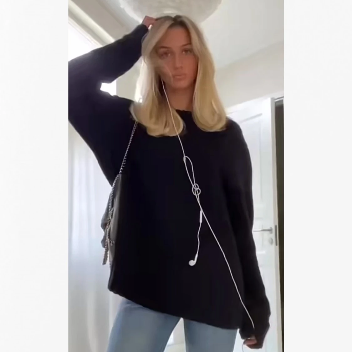 Svart stickad tröja