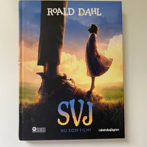 Bok: SVJ av Ronald Dahl - Spännande barnbok av Ronald Dahl. Drygt 200 sidor med relativt stor text och intressanta bilder! I mycket gott skick!