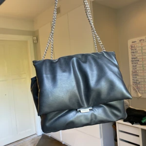 Väska HM - Svart pufferväska från hm ❤️