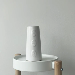 Ljusstake med litet runt ljus - Helt ny ljusstake:) För små runda ljus! Förpackningen den köptes i är fortfarande kvar och den kommer den att bli packad i. Skickas med posten! Tar endast Swish. För mer info kolla bion i min profil:) 