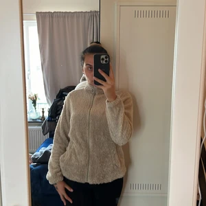 Teddy kofta - Köpt på HM, använd fåtal gånger.