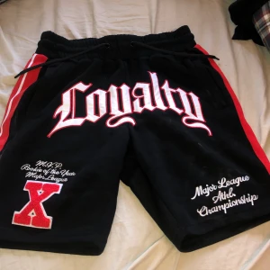 Shorts  - Jätte fina och sköna ”kill” shorts som jag tyvärr it kunde lämna tillbaka till newyorker :( lappen är kvar och allt sådant köpta för 189kr men nu vill ja bara att dom ska bort där av priset