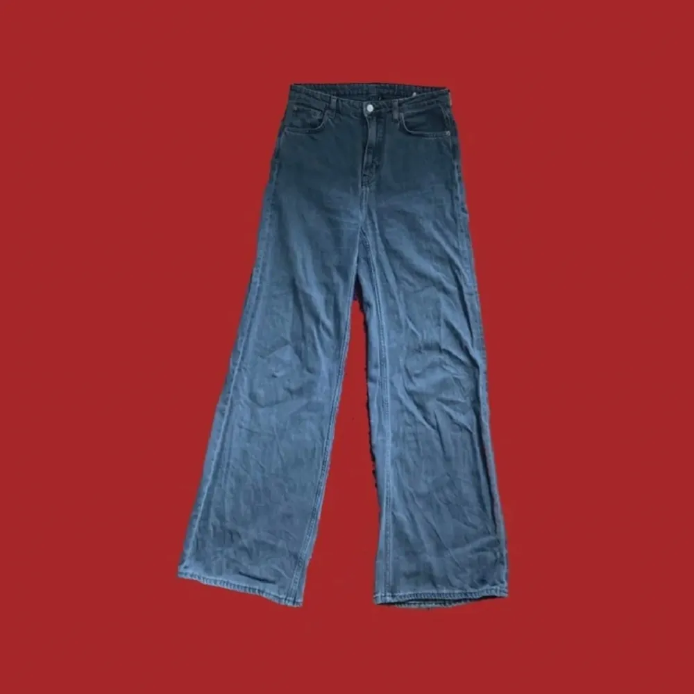 Ace weekday, breda jeans. Nypris 500kr säljer för 99 + frakt! 💓. Jeans & Byxor.