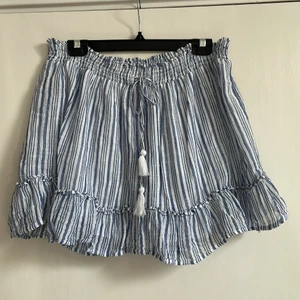 Sommarkjol hm - Finaste sommarkjolen som tyvärr är för stor för mig. Storlek L från hm. Frakt tillkommer