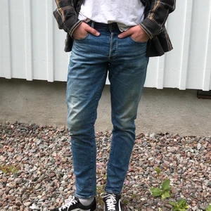 G-star 3301 straight tapered  - Knappt använda, fina byxor. Bra kvalite 9/10 köpta på G-star på mos. Nypris 1099sek. Köparen står för frakt.