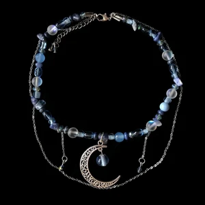 Handgjort halsband  - Blått halsband med äkta sodalit. Halsbandet är justerbart och det är fri frakt 🥰 För fler frågor är det bara att skriva 