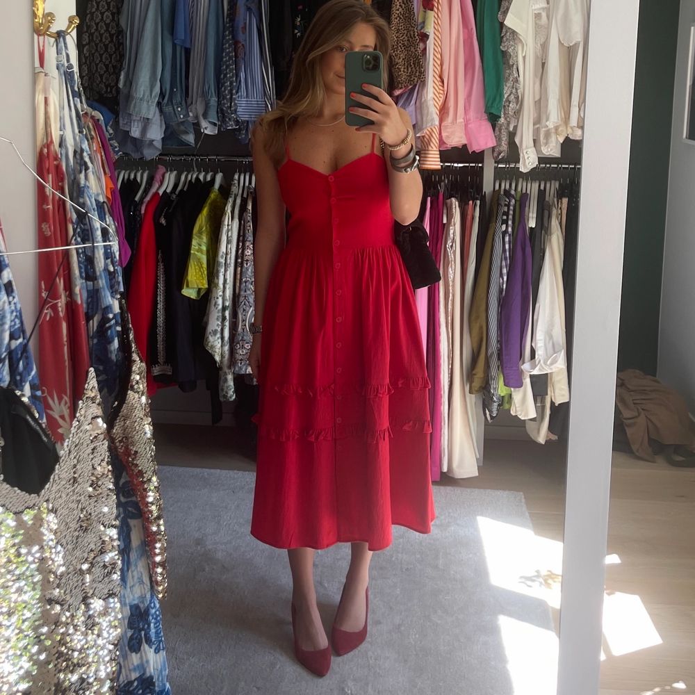 Röd Röd klänning - H&M | Plick Second Hand