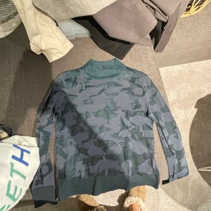 Part tröja - Jätte cool tröja från COS. 