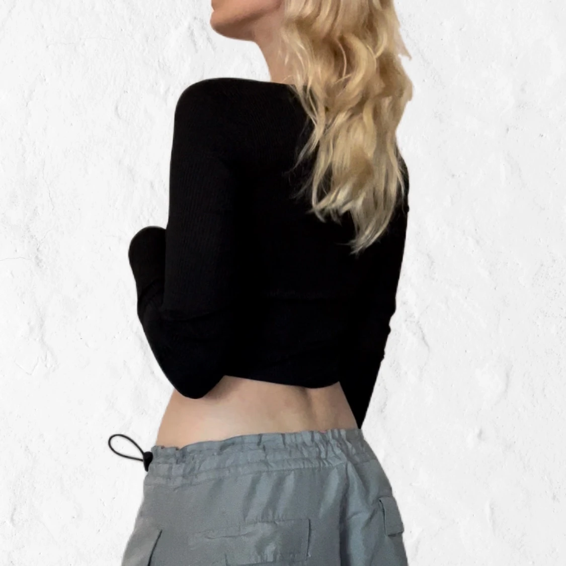 svart långärmad med hakar - 90