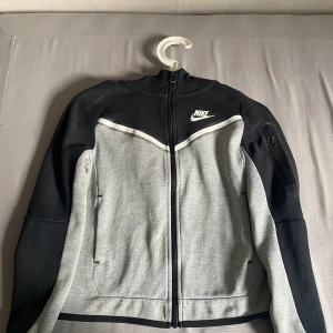 Nike tech  - Stor 128-138