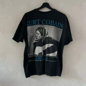 T-shirt med tryck. Kurt Cobain. Storlek XL. Frakt 51 spårbart