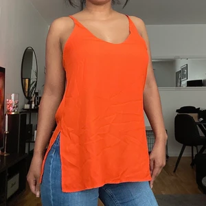H&m linne orange strl S/XS - Linnet är i ett skönt material och passar lika bra till vardags som till fest