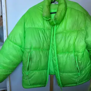 Fodrad puffer jacket från weekday