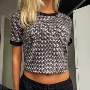 Cool tröja från Zara i storlek S i nyskick, perfekt till sommaren! pris kan diskuteras! (Lånad bild) 