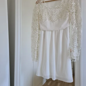 Storlek M - Vitt klänning från Vila storlek M