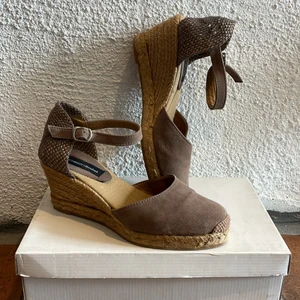 Ilse Jacobsen klackskor - Oanvända Ilse Jacobsen klackskor i storlek 38.