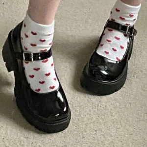 Mary Jane skor  - Nyköpta men fel storlek (36). Aldrig använda, bara provade. Skriv för fler bilder/detaljer. ♡ 