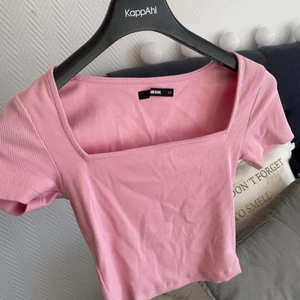 Topp - Rosa topp från bikbok! Super fint skick och storlek XS 💗