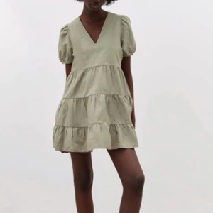 Zara klänning - Jättefin Zara klänning i storlek S !! Knappt använd och i super bra skick  😊 Köpt för 359kr, buda från 150+frakt 💓