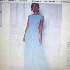 Balklänning  - En ljusblå balklänning från bubbelroom. Endast använd en gång, storlek 38. Nypris 999kr, säljer för 399