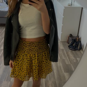 Söt kjol - Säljer denna super söta kjol då den inte kommer till användning stl. Xs/s 💞