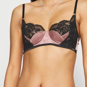 Hunkemöller BH strl 75B - Snygg BH från hunkemöller, strl 75B aldrig använd (endast provad) för stor för mig. 