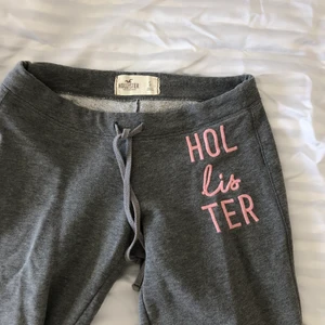 Mjukisbyxor Hollister - Strl S. Ingen resår kring vrister. Fint använt skick.