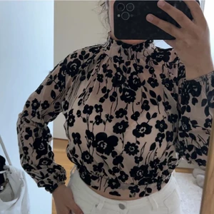 Topp - Fin croppad tröja som aldrig kom till användning i storlek 36🌸