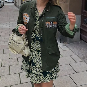 Jacka - Grön jacka i storlek S!💘  Nypris ca 900kr