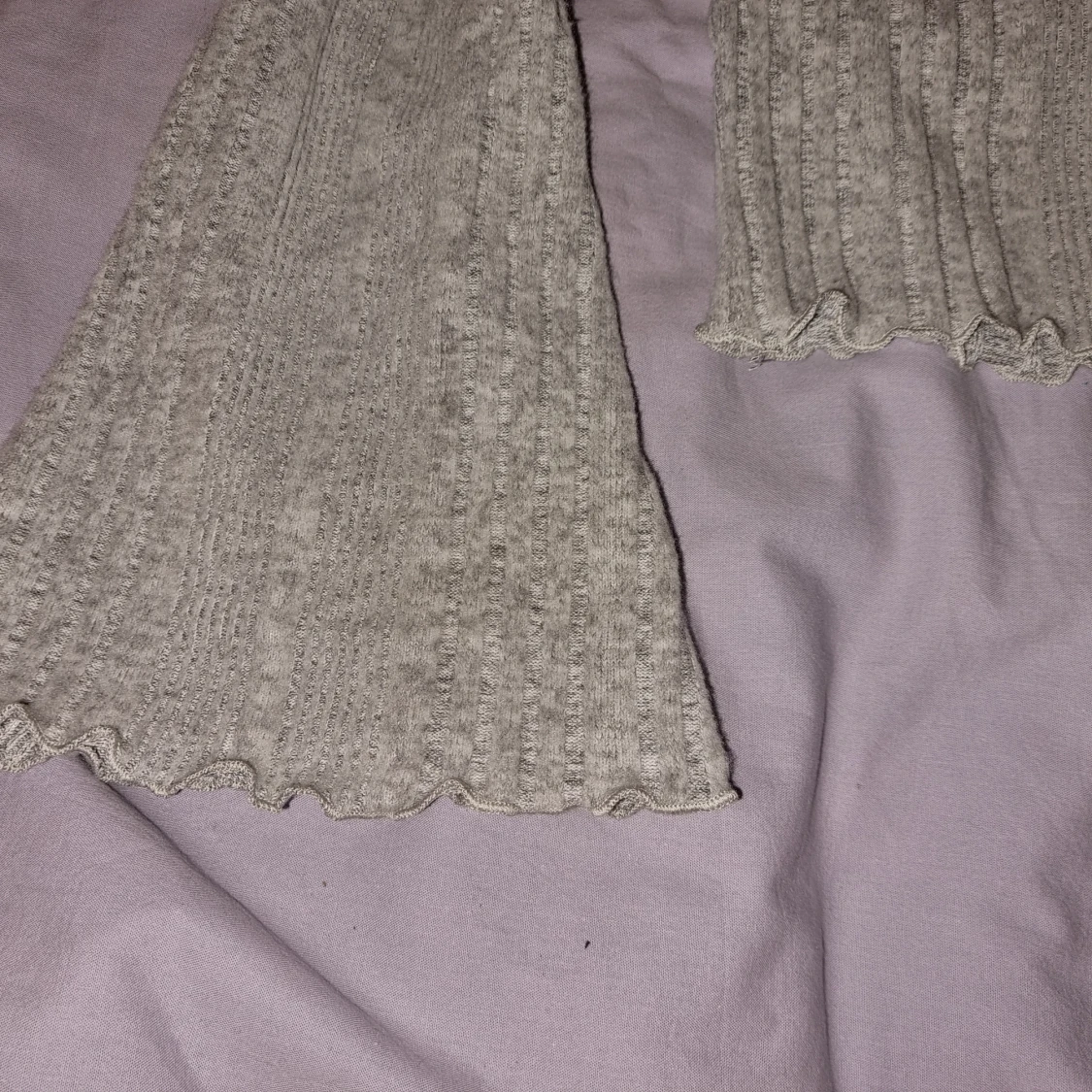 Ljusgrå trumpet tröja - 91