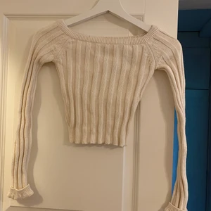 Croptop - Stickad croptop i storlek Xs. Nyskick.