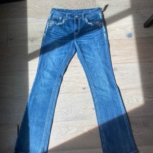 miss me liknande jeans - jeans som liknar miss me! skit snygga och love them as kattiga! i storlek M tror jag! köpta i usa!!!! 