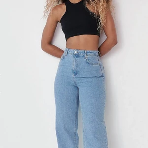 Jeans - sjukt fina jeans från nakd x Angelica blick! Använda fåtal gånger. Skriv privat om ni vill se fler bilder ellee är intresserade. Nypris 549kr