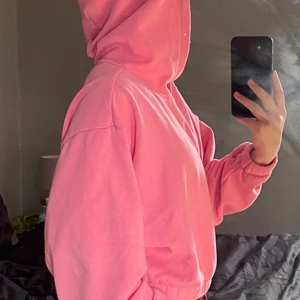 Rosa hoodie Asos - Använd ett par ggr men i fint skick! Köpare betalar frakt.💕