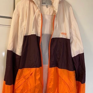 Wesc  - Märke: wesc  Typ: Regnjacka Storlek:XL Befintlig skick