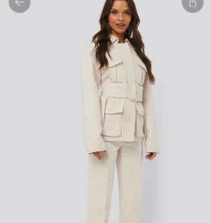 Jacka - Aldrig använd. Storlek 36. Nypris 699kr. Naturvit färg.