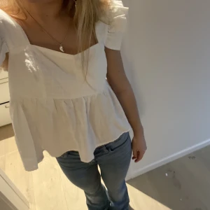 Topp  - Säljer denna blus/topp då den inte kommer till användning längre Skiv för frågor eller funderingar❤️❤️