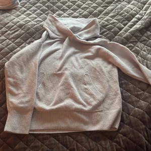 Hoodie - Supermjuk och varm hoodie från hm. Ljusblå/vit. Knappt använd