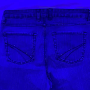 Midrise jeans - Säljer mina jeans köpta på Pop Stockholm, jätte fina men tyvärr för små på mig så dom har inte kommit till så mycket användning, köparen står för frakten, pris går att diskutera.