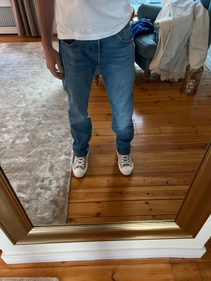 Levis 501 blå jeans 31/32 - Levis 501 blå jeans Storlek: 31/32 Skick: 9/10 Pris: 450kr