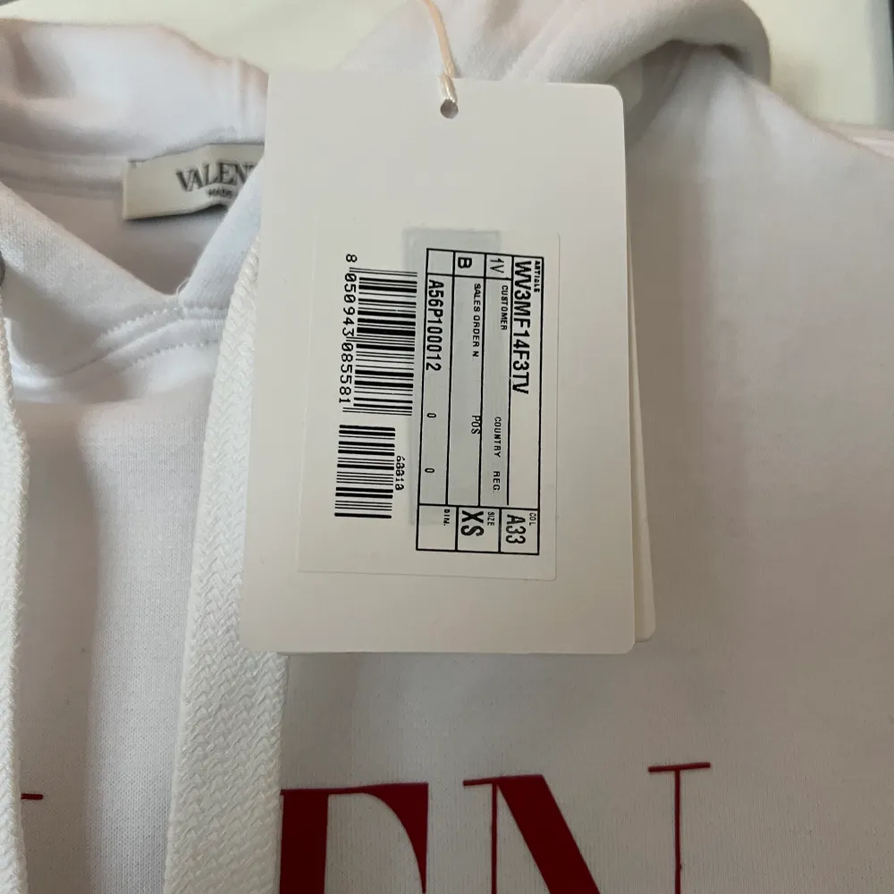 Valentino VLTN hoodie Storlek: XS Skick: helt ny med tag Dustbag medföljer Pris: 3200kr + frakt. Hoodies.