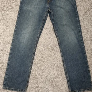LEVIS jeans - LEVIS jeans 505  Storlek W29 L30 RegulatFit raka ben  Mycket bra skick  Rökfri och djurfri hem 