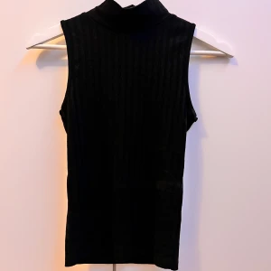 Polo top - En jätte fin top som jag köpt för några år sen. Storlek Xs och väldigt tight men passar mig som har storlek S. Köparen står för frakten 💕💕