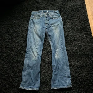 Levis 512 jeans - Bra skick levis jeans, modellen är 512 och är köpta på plick. Dem är straight fit