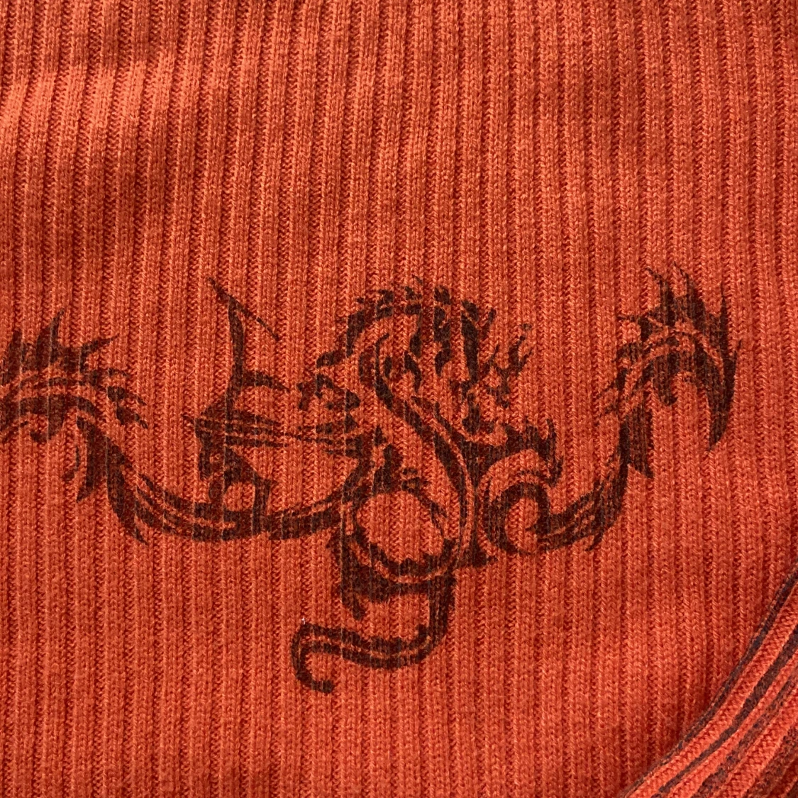 Stickad tröja med tryck - 90